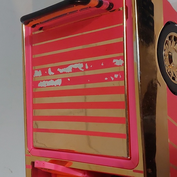 LOL OMG Surprise Car-Pool Coupe, Surprise Pool & Dance Floor; Pink and Gold, 15" - Picture 4 of 16